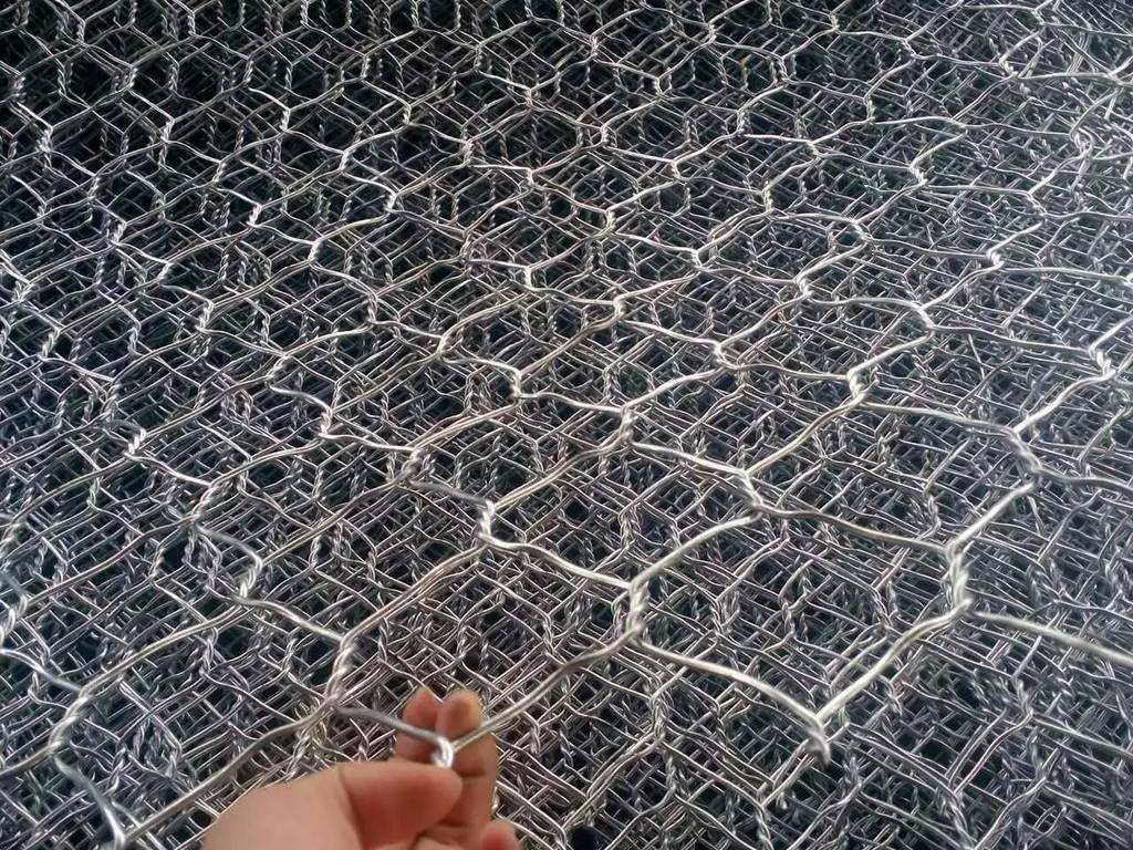 鍍鋅石籠網(wǎng)的編織方式和鍍鋅絲的作用